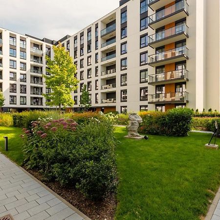 Cosy Apartment Bialej Floty With Parking By Noclegi Renters Varšava Exteriér fotografie