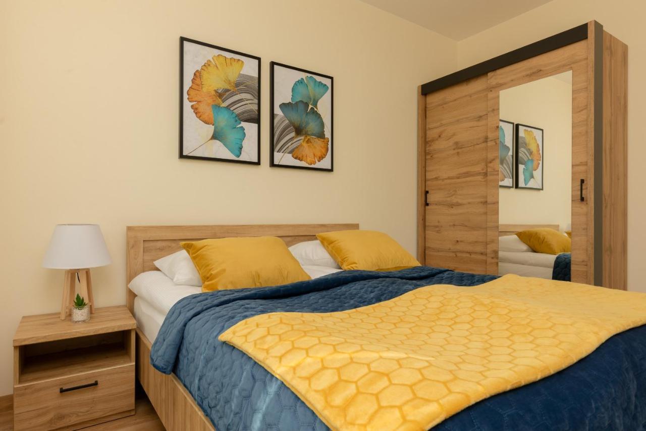 Cosy Apartment Bialej Floty With Parking By Noclegi Renters Varšava Exteriér fotografie